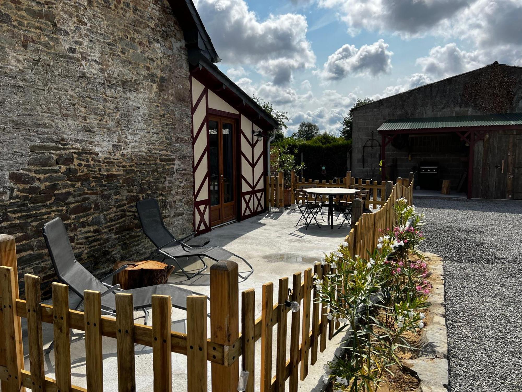 Domaine De La Ville Cherel, Maison A Colombage 蓬托尔松 外观 照片